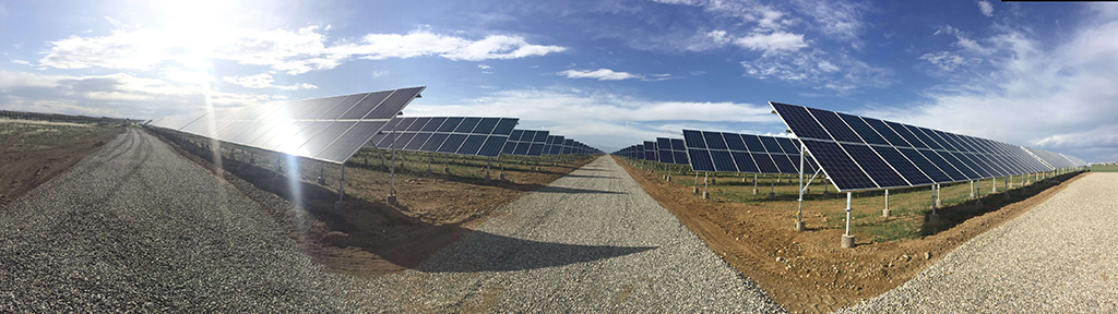 北京能高青海共和10MWp项目成功并网(图1)