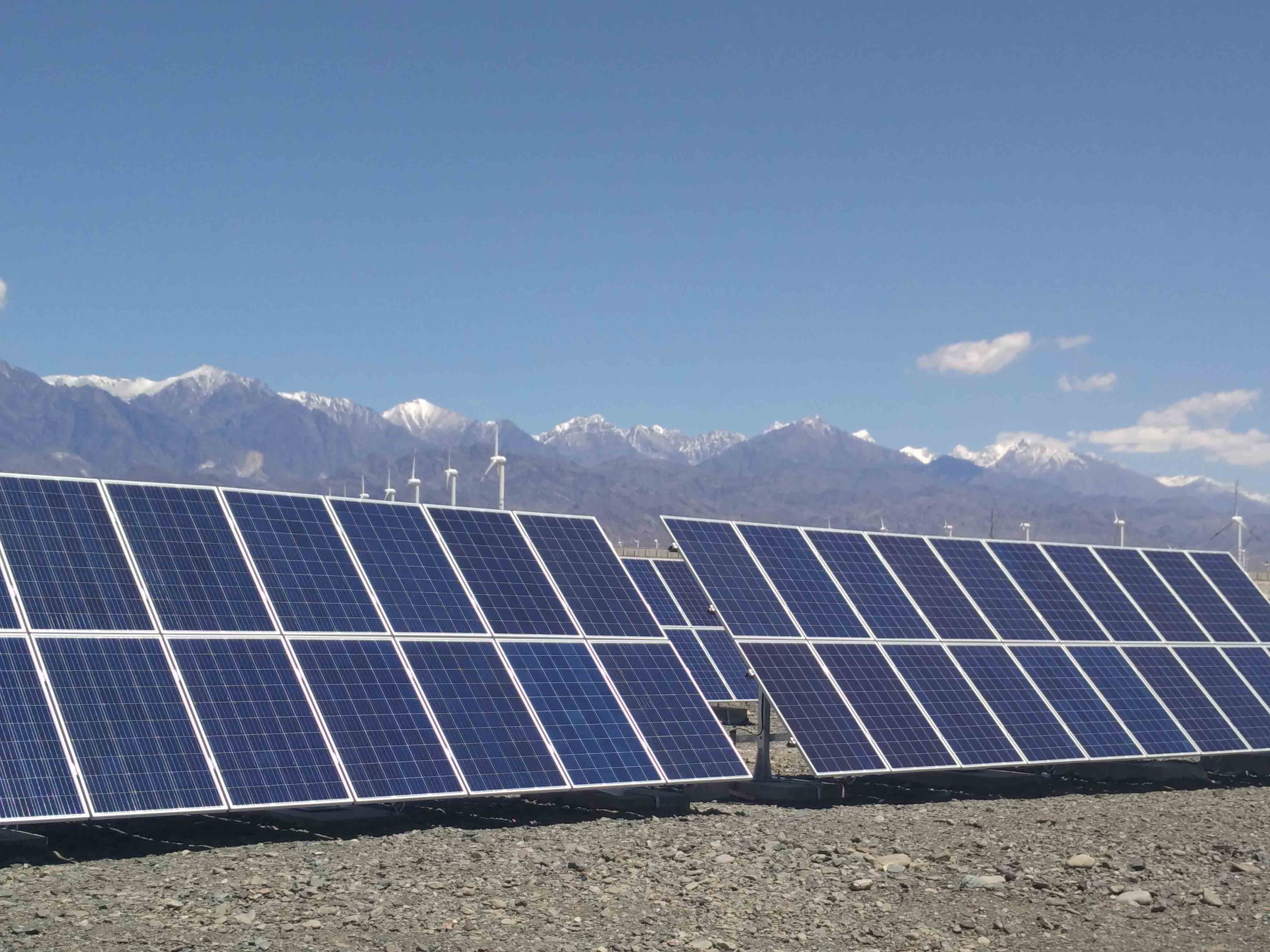 新疆空管局使用光、储、柴多能互补微电网系统:提供导航站全天不间断供电(图1) 新疆空管局使用光、储、柴多能互补微电网系统:提供导航站全天不间断供电(图1)