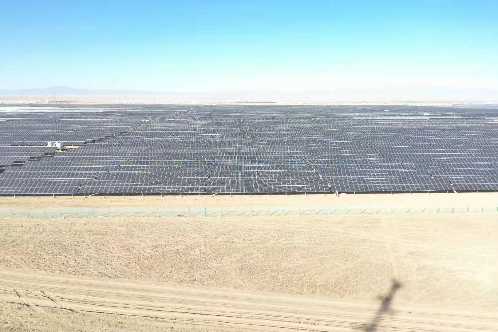 青海海南州4#地块100MW竞价光伏项目顺利并网(图1)